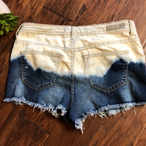 Sneak peek ombré shorts - Picture 5 of 8